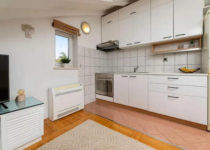 Olive With Wonderful Sea View - 5 Min To Punat