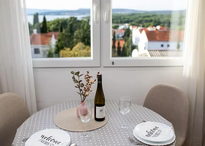 Apartamento Olive With Wonderful Sea View - 500 M From Punat